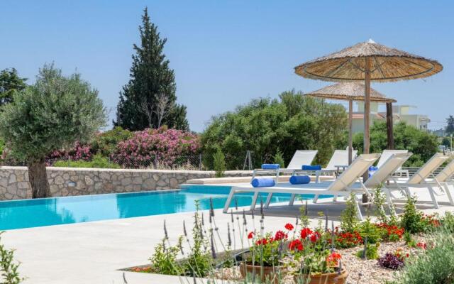 Gennadi Harmony Suites - 200 m from the sea