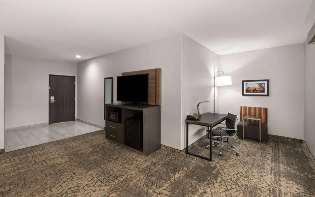 La Quinta Inn & Suites by Wyndham McAlester