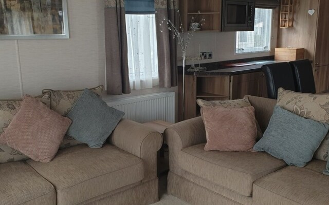 2-bed Caravan - Oakdene Forest Park