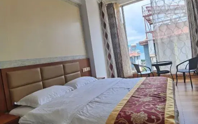 Fuxian Lake Penglai Yuzhuang Inn