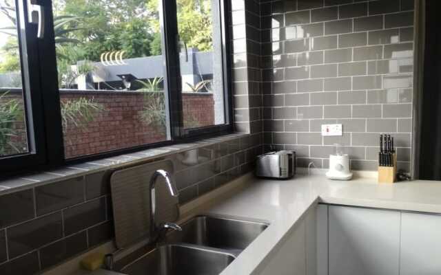 Inviting Stylish 3-bed House With Community Spaces