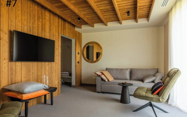 The Pines Bucegi Lodge
