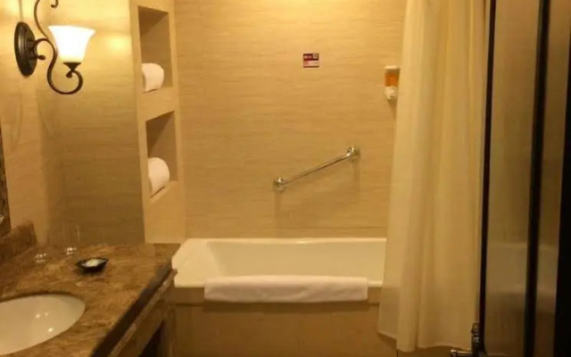 Tianjin First Hotel (Xiao Bai Lou Five Avenue Tourist Area)