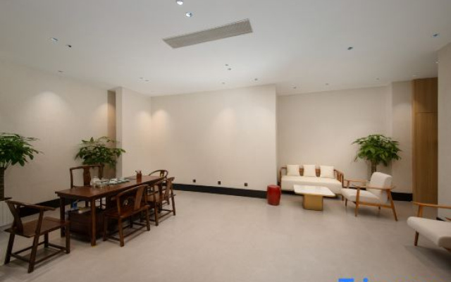 Yilong Ruiyun Hotel (Xinyang Railway Station Tianrun Square Branch)