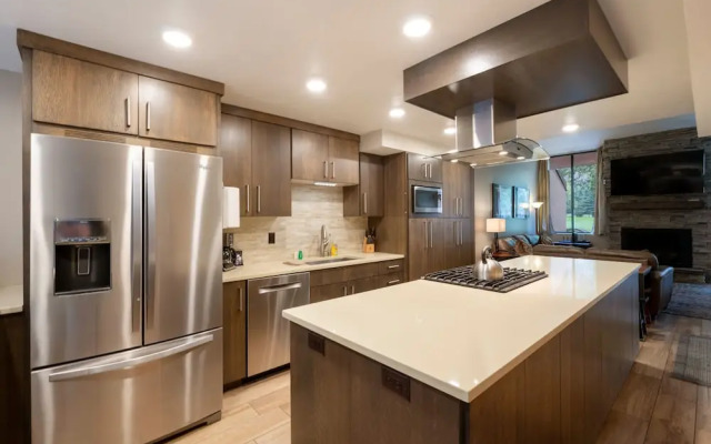 Steps to Ski Trails! Stay at Park Avenue 256 w/ Hot Tub & Pool