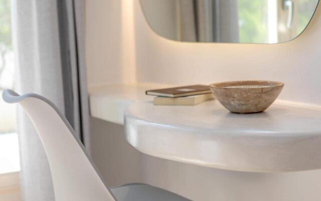Sorokos Suite 8