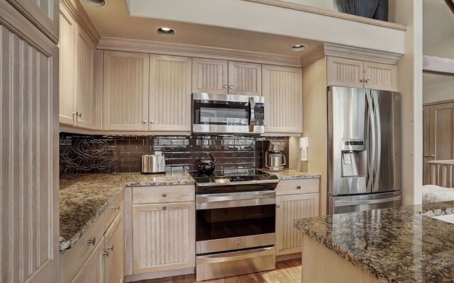 Luxurious 3 Bedroom/4 Bath Townhome- Beaver Creek Ski-in/out Townhouse by RedAwning