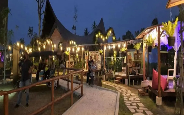 Semilir Glamping