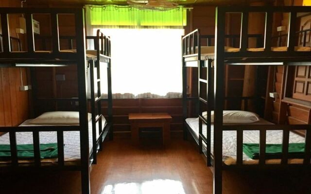 Nine House - Hostel