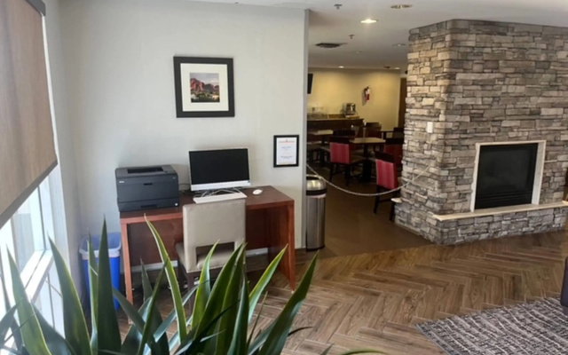 Comfort Inn & Suites Phoenix North / Deer Valley