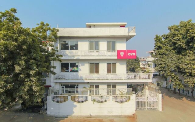 OYO 7018 IVY Boutique Stays