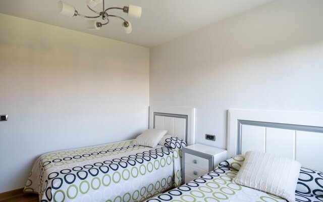 Classy Holiday Home With Swimming Pool, Garden, Bbq, Parking