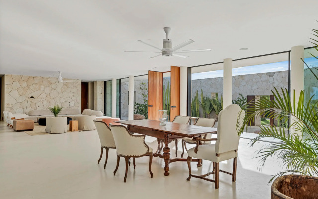 Magnificent 5BR Modern Tropical Villa With Pool