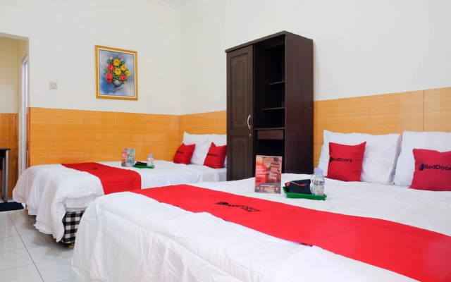 RedDoorz near STAB Syailendra Kopeng