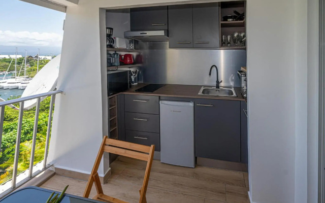 Studio, Piscine Et Vue Mer A La Marina