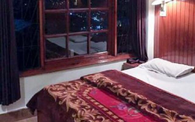 1 BR Boutique stay in The Ridge, Shimla, by GuestHouser (05B7)