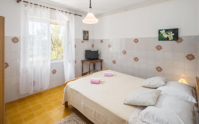 Nice Apartment in Lovrecica With Wifi and 2 Bedrooms