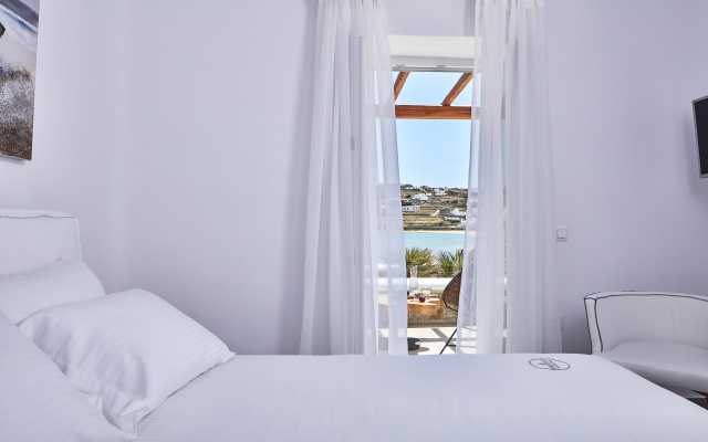 Mykonos Waves Beach House & Suites