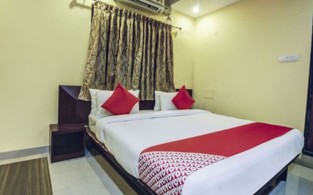 OYO 28047 Hotel Galaxy Residency