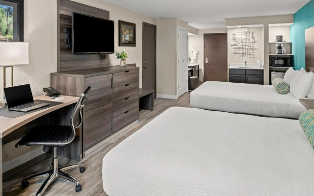 Yosemite Southgate Hotel & Suites