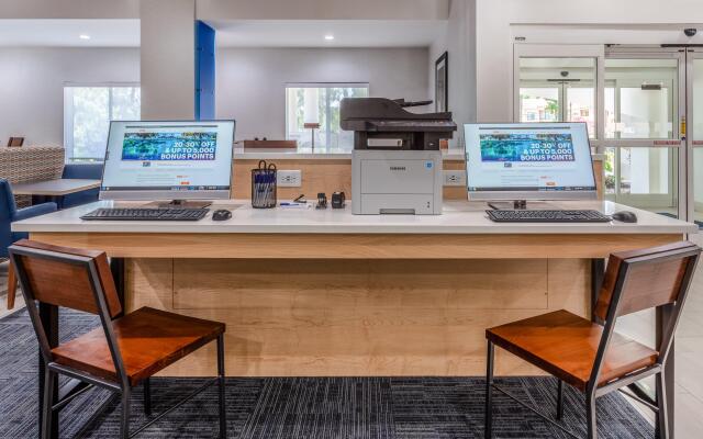 Holiday Inn Express Hotel & Suites Charlotte Arrowood by IHG