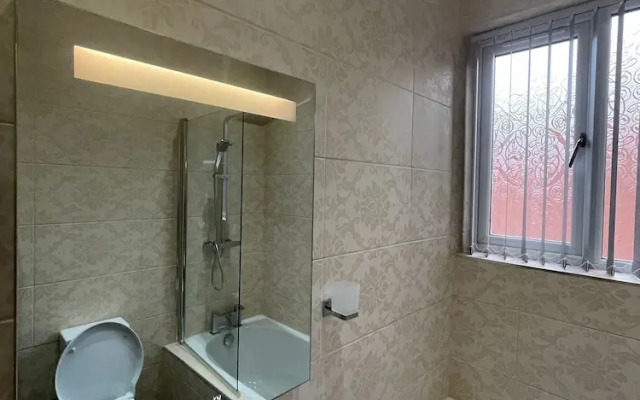 Impeccable 1 Bed Apartment in Wolverhampton