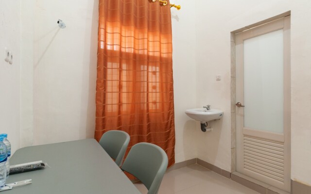 RedDoorz near UISU teladan Medan