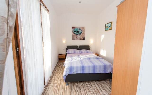 A4 Cozy Apartment w big Garden, Balcony & Grill