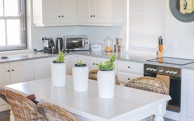 Abalone Hotel & Villas