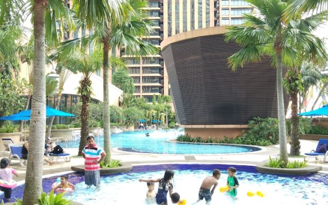 Golden Service Suite At Times Square