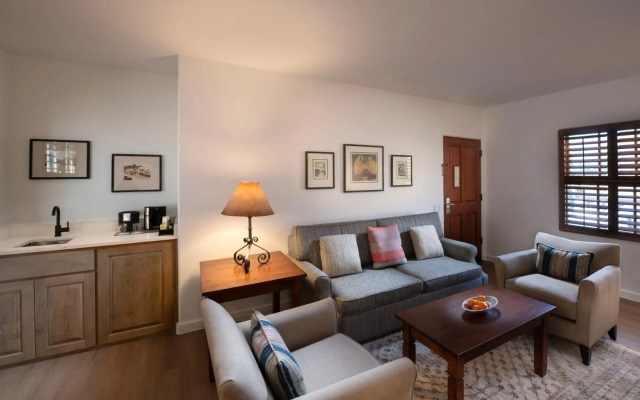 Piñon Court By La Fonda