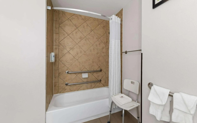 Comfort Inn & Suites Near Lake Lewisville