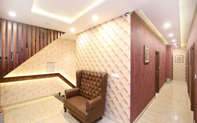 OYO 14392 Hotel Pearl wood