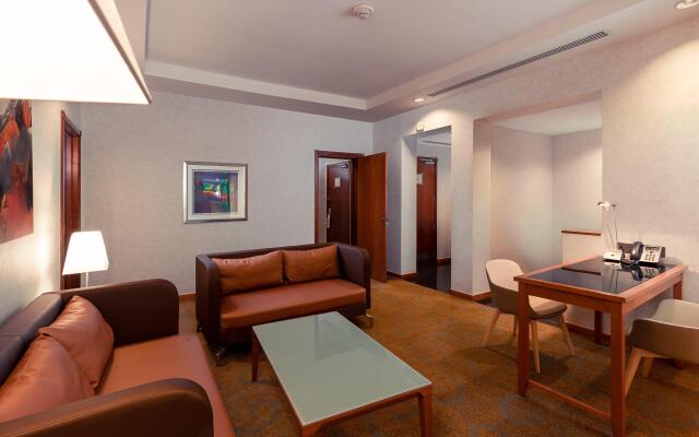 Holiday Inn Suites Kuwait Salmiya