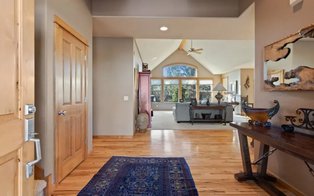 Luna View 3 Bedroom Home by Redawning