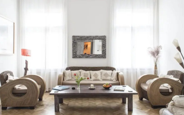 Art-Romantic Luxury Home