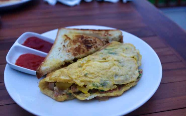 Sebuluh Sunset Hill – Meal – Nusa Penida