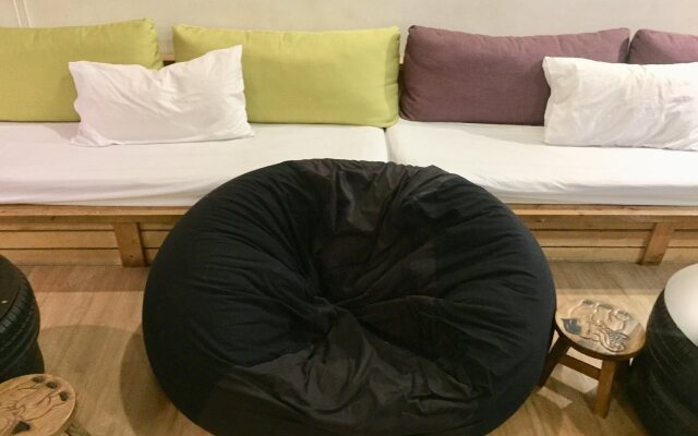 Monkey Surfing Backpackers Hostel 猴子衝浪背包客青年民宿