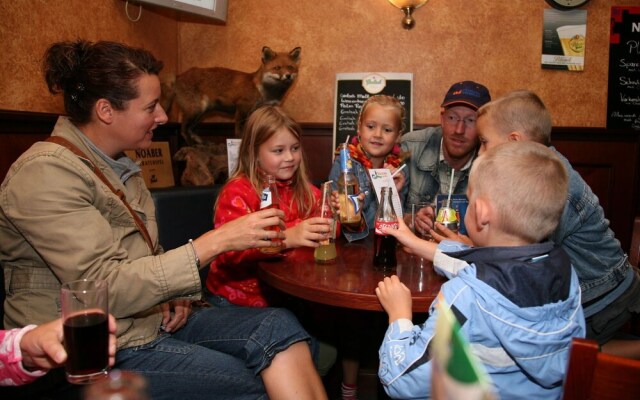 Luxurious Holidayhome With Whirlpool and Sunshower in Nature