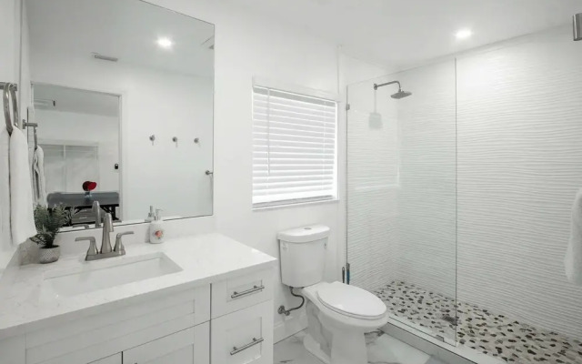 Naples Escape w/ Furnished Patio & Private Pool!
