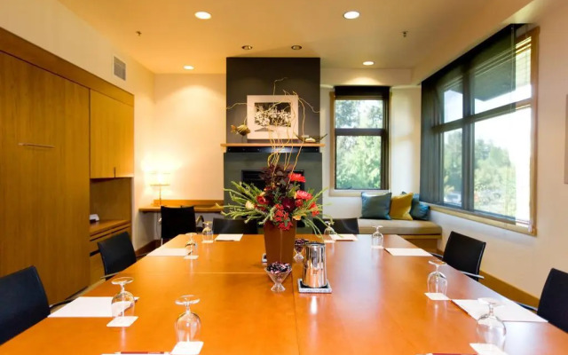 Cedarbrook Lodge