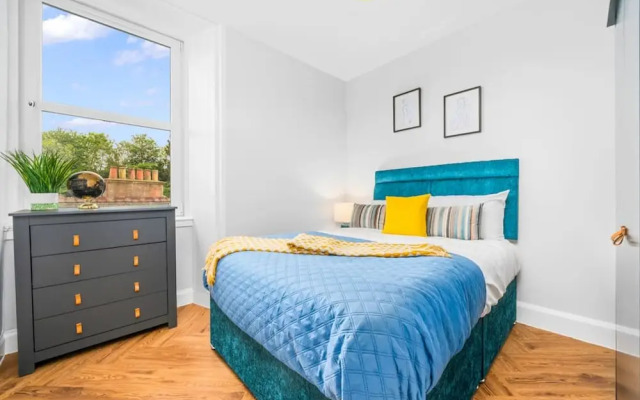 Stylish 4 Bed-town Centre