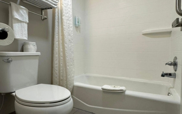 Quality Inn Calhoun North I-75