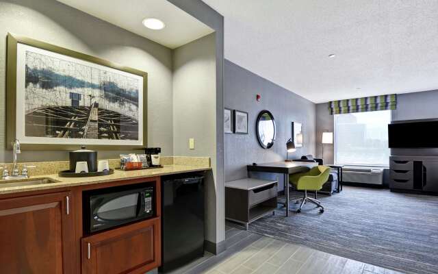 Hampton Inn & Suites Newark-Harrison-Riverwalk