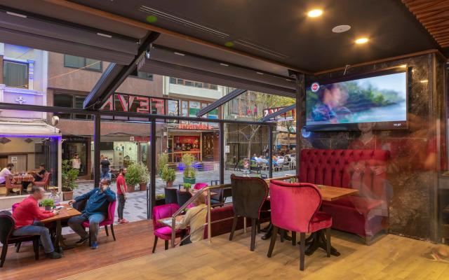 Lion Hotel