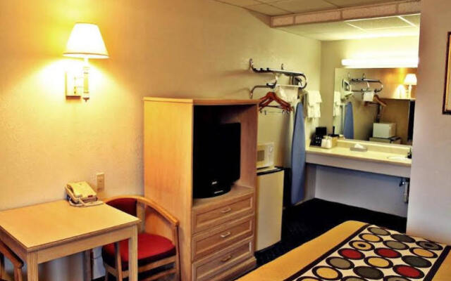 Super 8 by Wyndham Fredericksburg