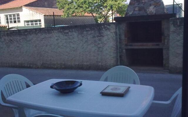 STUDIO CLIMATISE. Proche parking, commerces et mer