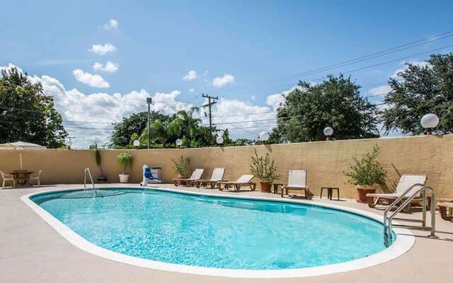 Comfort Inn & Suites Lantana - West Palm Beach South