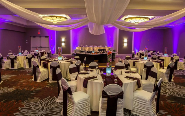 Doubletree by Hilton Pittsburgh — Green Tree