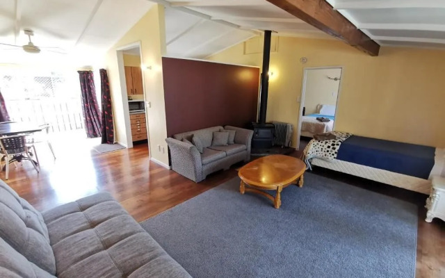 Parakai Geothermal Motel